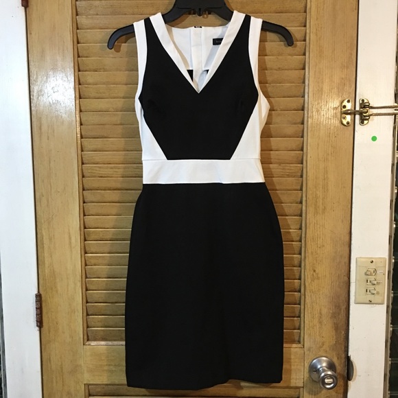 Banana Republic Black and White SLOAN Sheath Dress - Picture 1 of 3